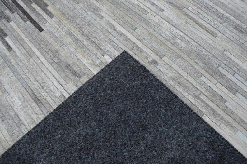 #color_White and Dark Grey