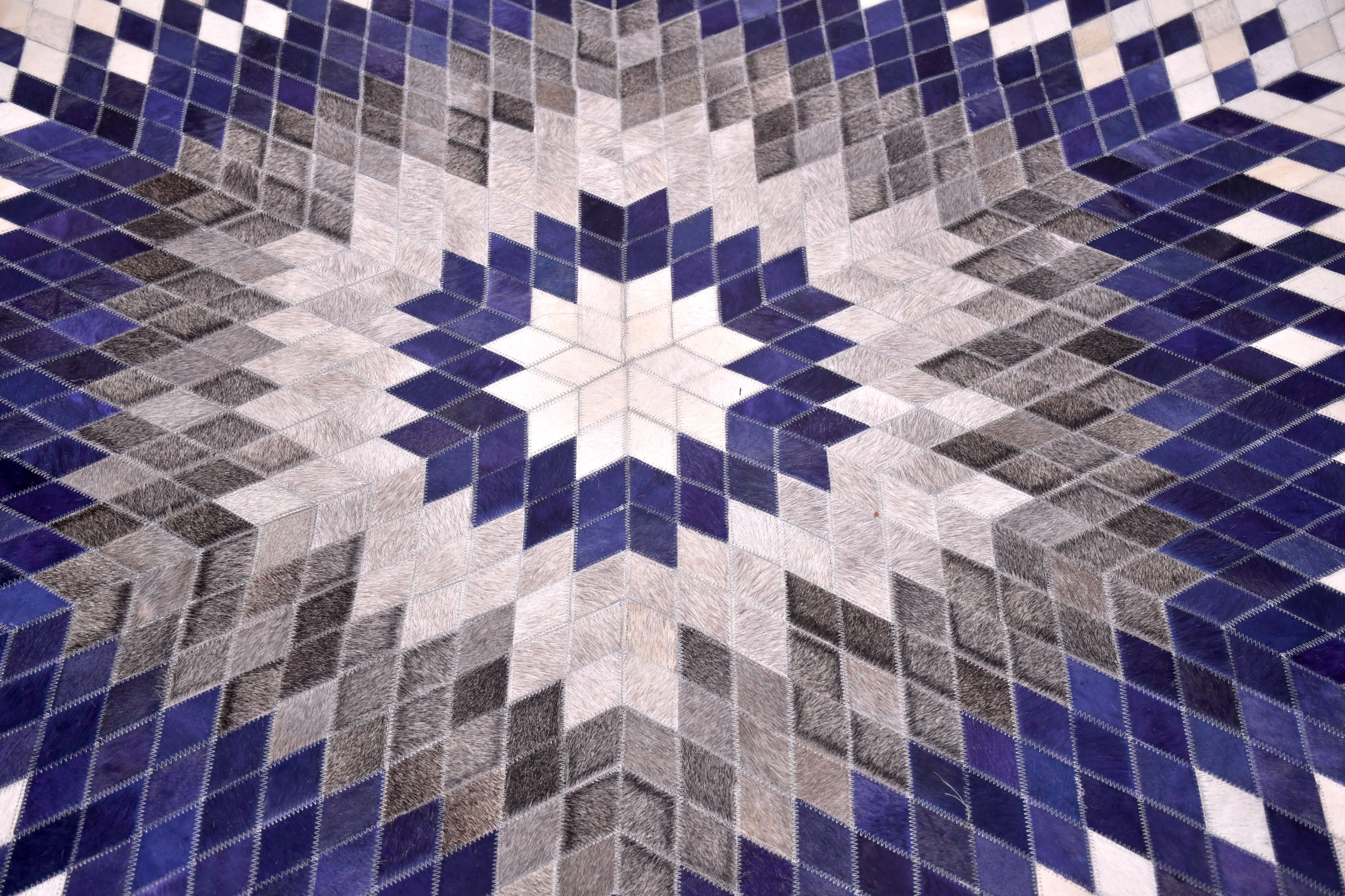 CHEVRON DESIGN BLUE/WHITE LEATHER RUG - Alef home