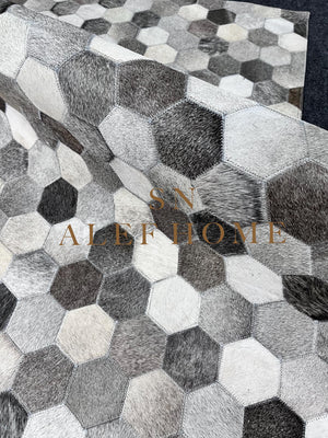Hexagon Cowhide Patchwork Rug – Handmade Modern Hair-On Leather Geometric Carpet for Home Décor
