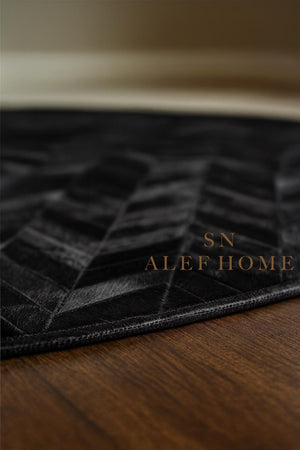 Black Chevron Cowhide Rug – Handmade Hair-On Leather Patchwork Carpet for Home - Alef home
