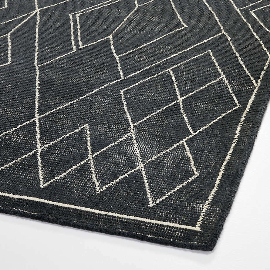 Zero Pile Black Moraccan Design Hand Tufted Rug